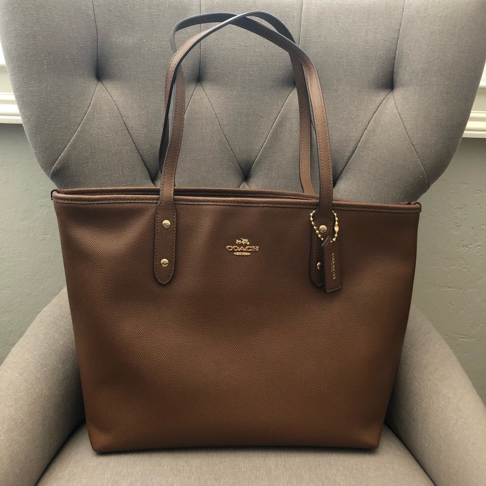 COACH zip city tote in Tan